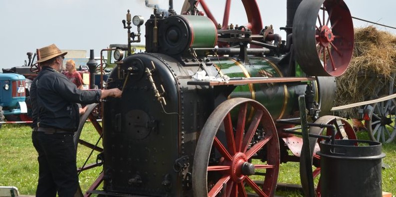Dampfmaschine zu Gast auf der Oldtimerausstellung in Dannenrod 2014- Zeigt eine vergrößerte Version