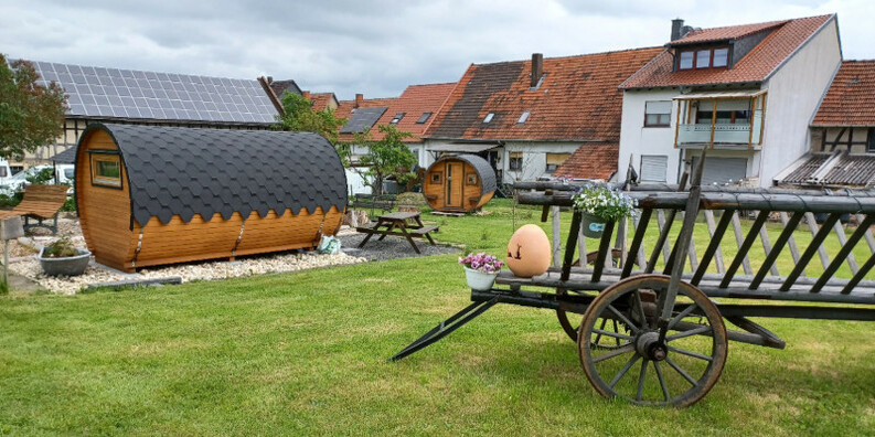 Koch's Hof, Übernachtungsfässer auf dem Hof