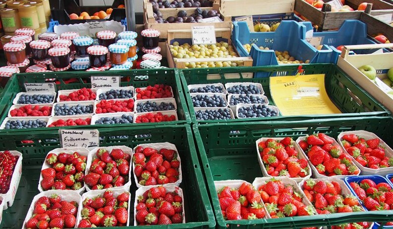 Marktstand mit Obst